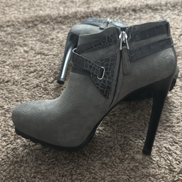 Gray Guess Booties size 8 - Picture 3 of 4